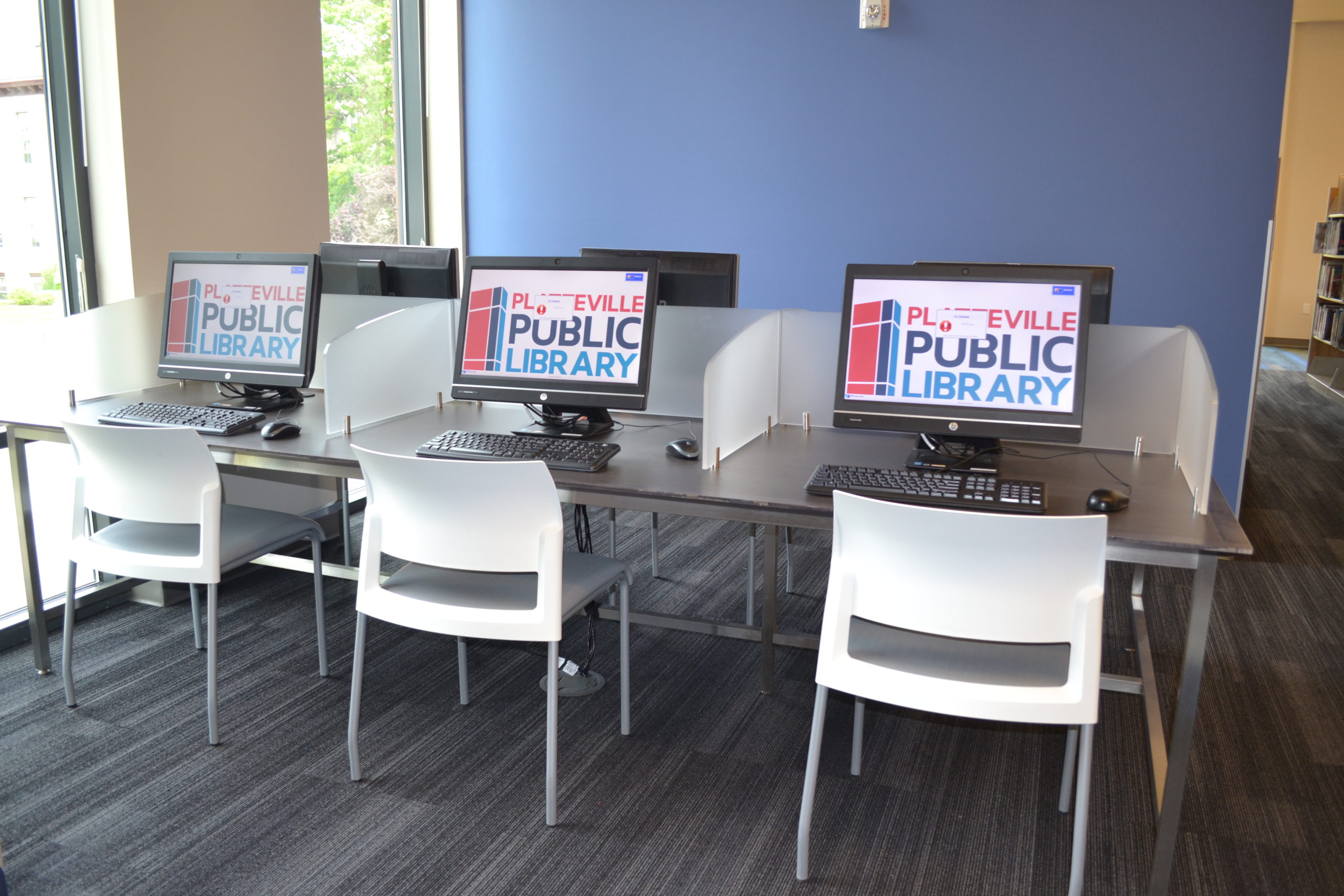Skware - 6 person Computer Table with privacy screens