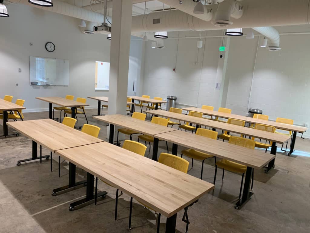 maker flex - height-adjustable & flip top / nesting, la porte public library